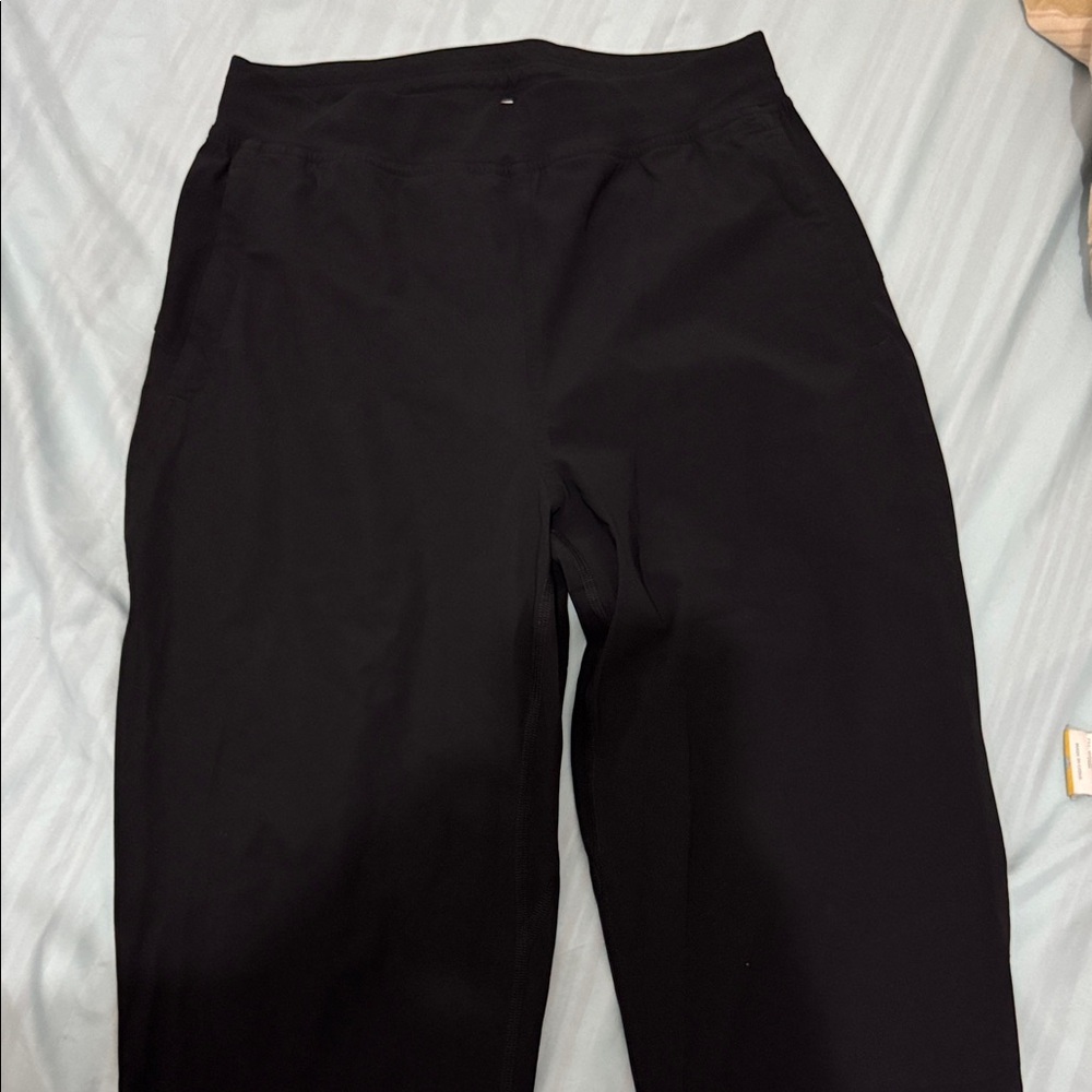 Lululemon Athletica short joggers 25”